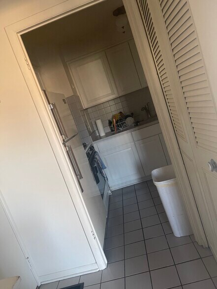 kitchen - 1241 Island Dr