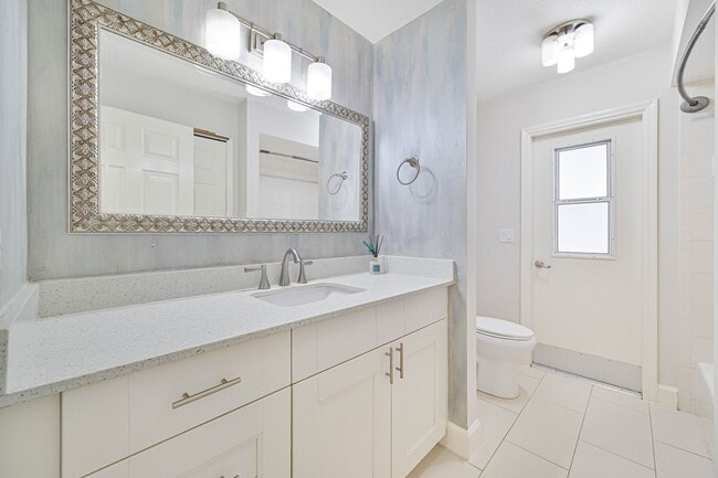 Building Photo - 4 Bed/ 2 Bath ~ Single Family Pool Home in San Carlos Park!