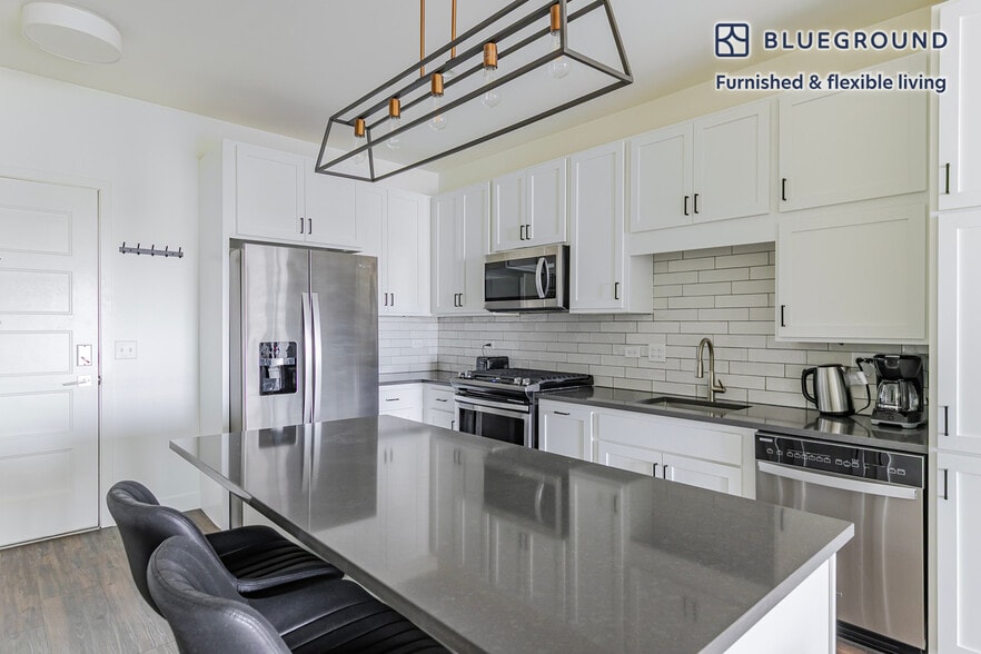 Building Photo - 100 N Addison Ave