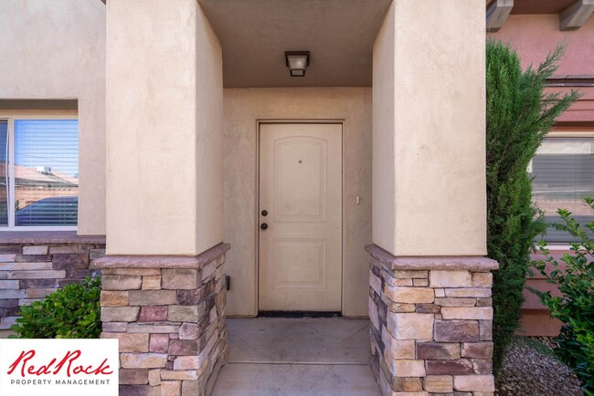 Building Photo - DOG-FRIENDLY 3 Bedroom Townhome with INTER...