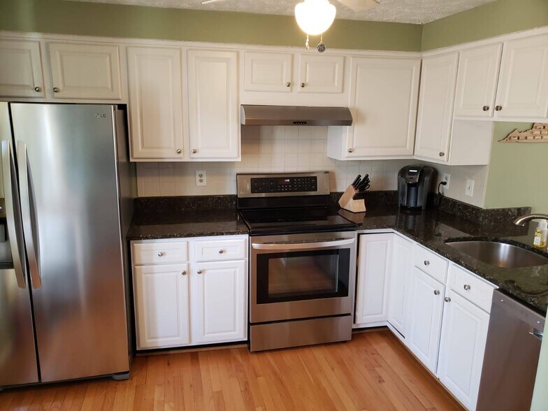 Building Photo - 1524 Woodcrest Dr