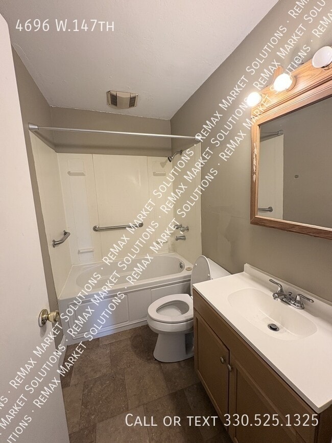 Building Photo - 4696 W.147th-