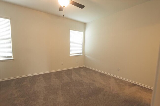 Building Photo - 352 Witchhazel Way