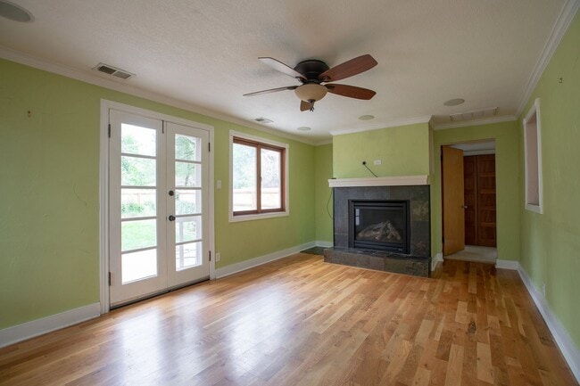 Building Photo - Charming 3 bedroom/2 bathroom Single Family Home!