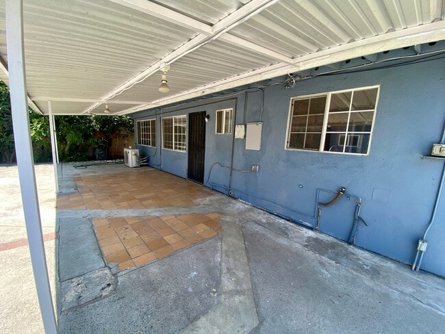 Building Photo - 536 Willow Ave