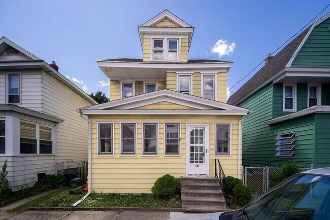 Building Photo - 207 7th Ave