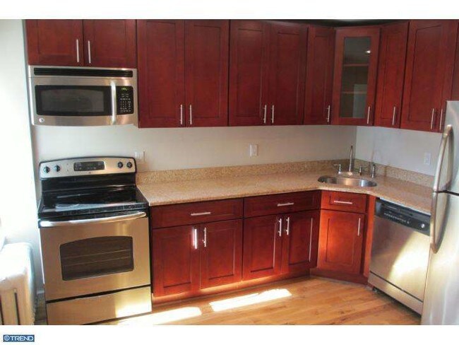 Building Photo - 373 Martin St