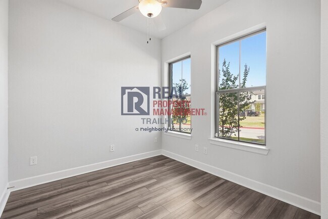 Building Photo - 14409 Balmoral Pl