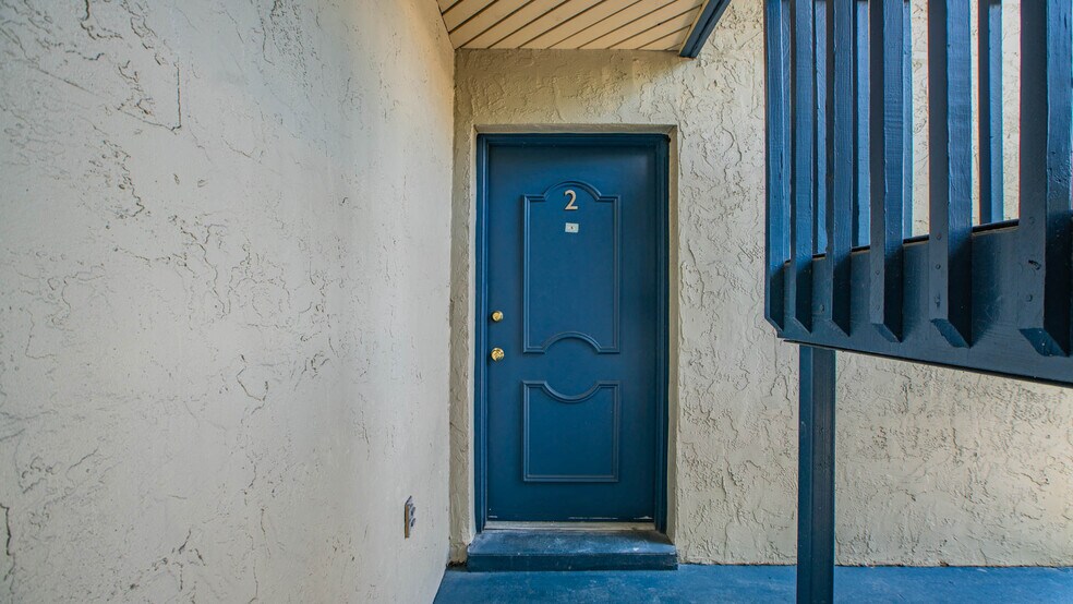 Building Photo - 304 S Habana Ave