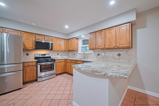Building Photo - 10015 Sageyork Dr