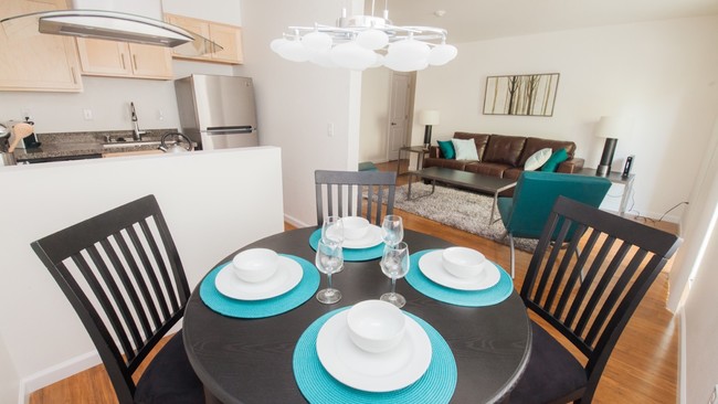 Dining - Acoma Court Apartments