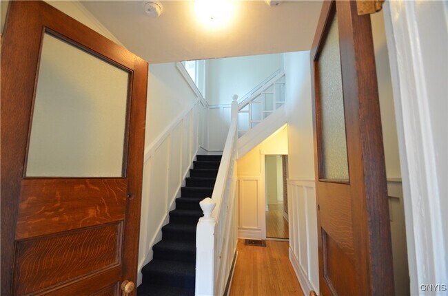 Building Photo - 359 Green St
