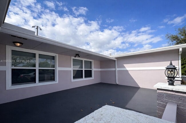 Building Photo - 710 NW 78th Ave