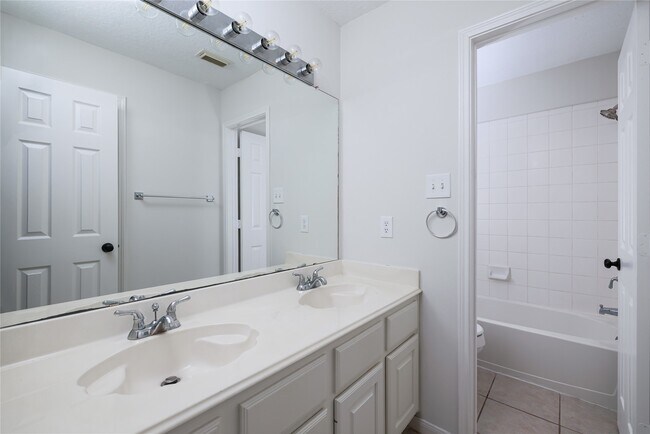 Building Photo - 107 N Sunny Slope Cir