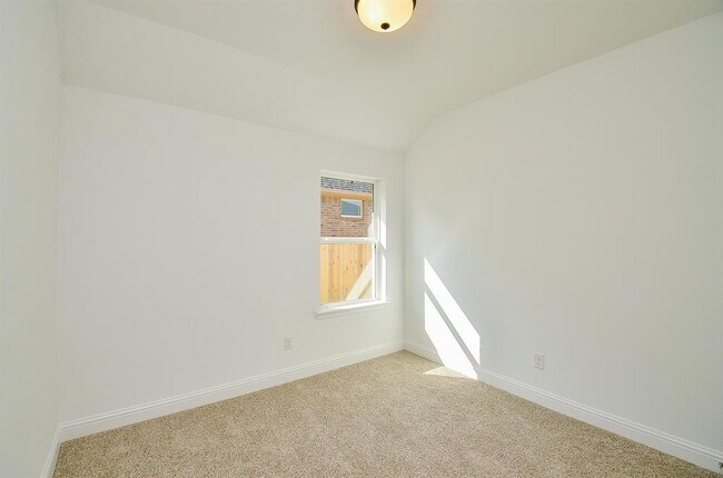Building Photo - 7010 Glennwick Grv Ln