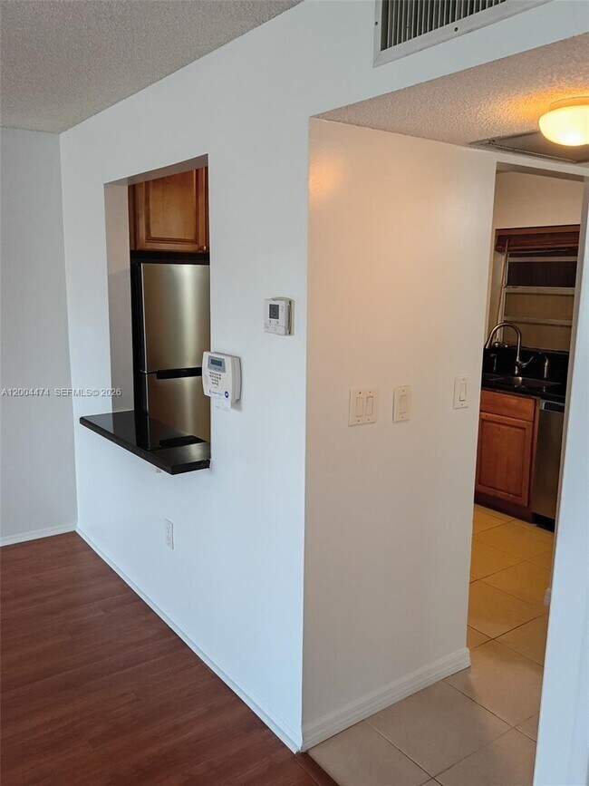 Building Photo - 9440 Tangerine Pl