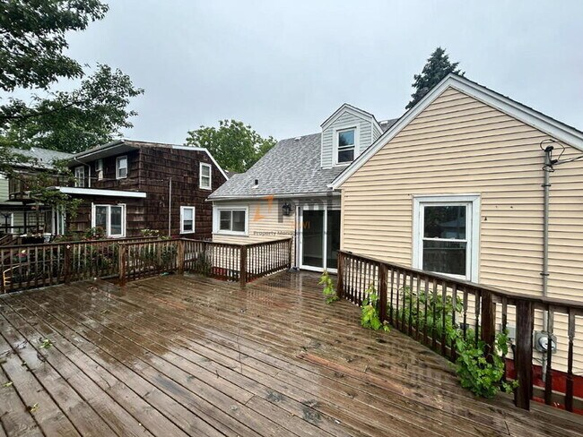 Building Photo - 616 Burton Ct