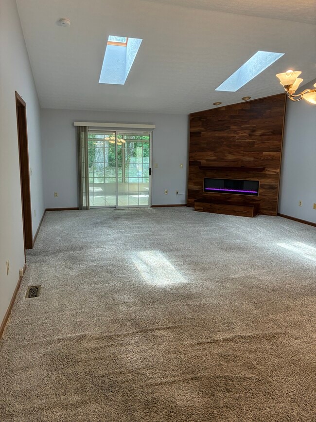 Building Photo - 995 Wren Ct