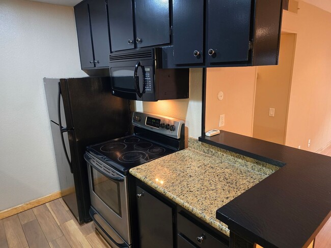 Building Photo - Updated Two Bedroom Condo in Fashion Valle...