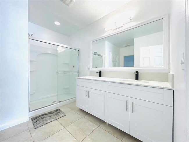 Building Photo - 518 SW Natalie Terrace