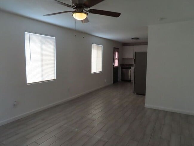 Building Photo - Newly Remodeled 2 Bedroom 1 Bath Condo