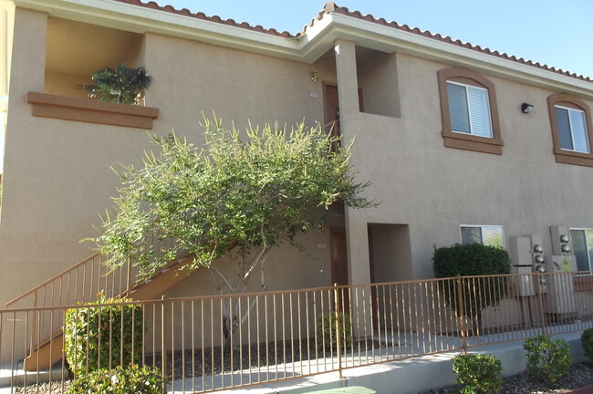 Building Photo - 1050 E Cactus Ave
