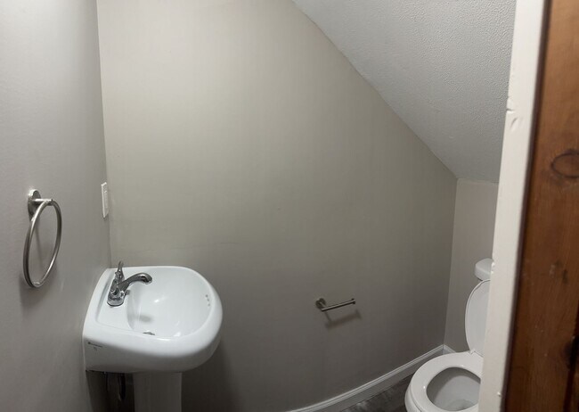 Building Photo - Rehabbed Spacious 3 BR/1BA - 2 HALF BA House - Northwoods