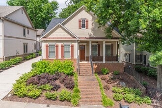 Building Photo - Stunning 4-bedroom, 3.5-bathroom home loca...