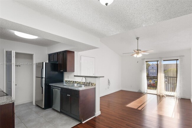 Building Photo - 10381 SW 150th Ct