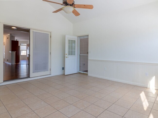 Building Photo - Single family - unfurnished - YEAR ROUND rental - Mill Pond Acres