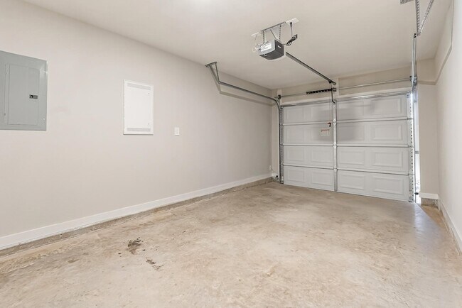 Building Photo - 2651 Baron Ave