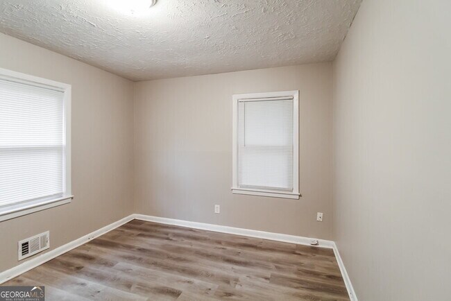 Building Photo - 3135 Robin Rd