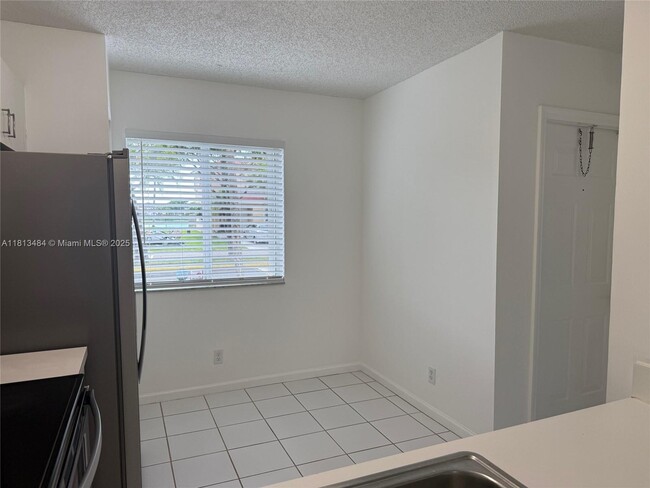 Building Photo - 17432 SW 140th Ct