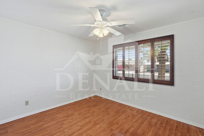 Building Photo - 10747 W Hope Dr