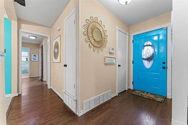Building Photo - 6573 Ridglea Dr