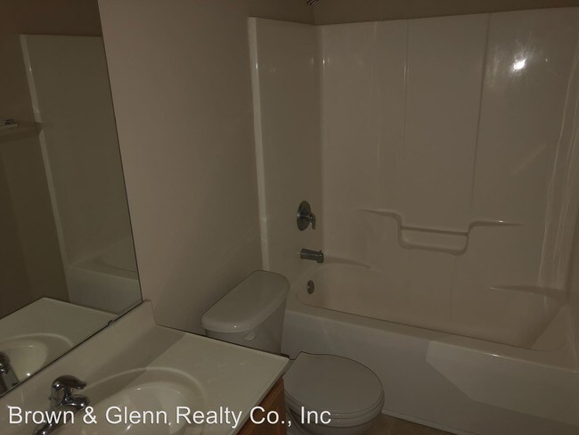 Building Photo - 3 br, 2 bath House - 4820 Water Ct.