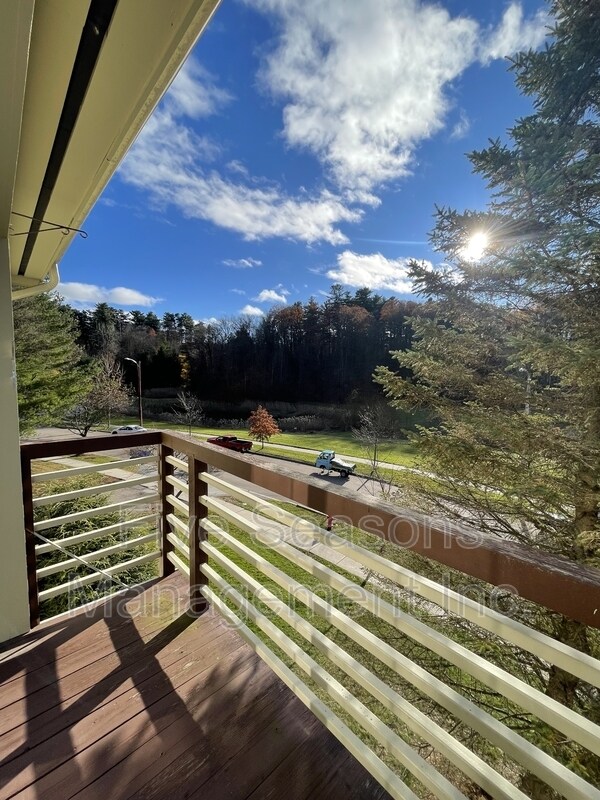 Building Photo - 352 Hildred Dr