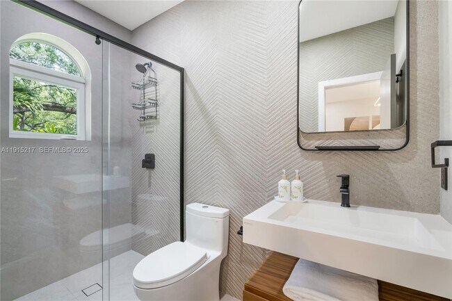 Building Photo - 8941 SW 65th Ct