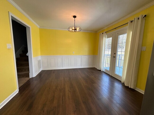 Building Photo - Beautiful 4 Bed / 2.5 Bath w/ 2-car garage & fenced yard –  Move-In Ready!