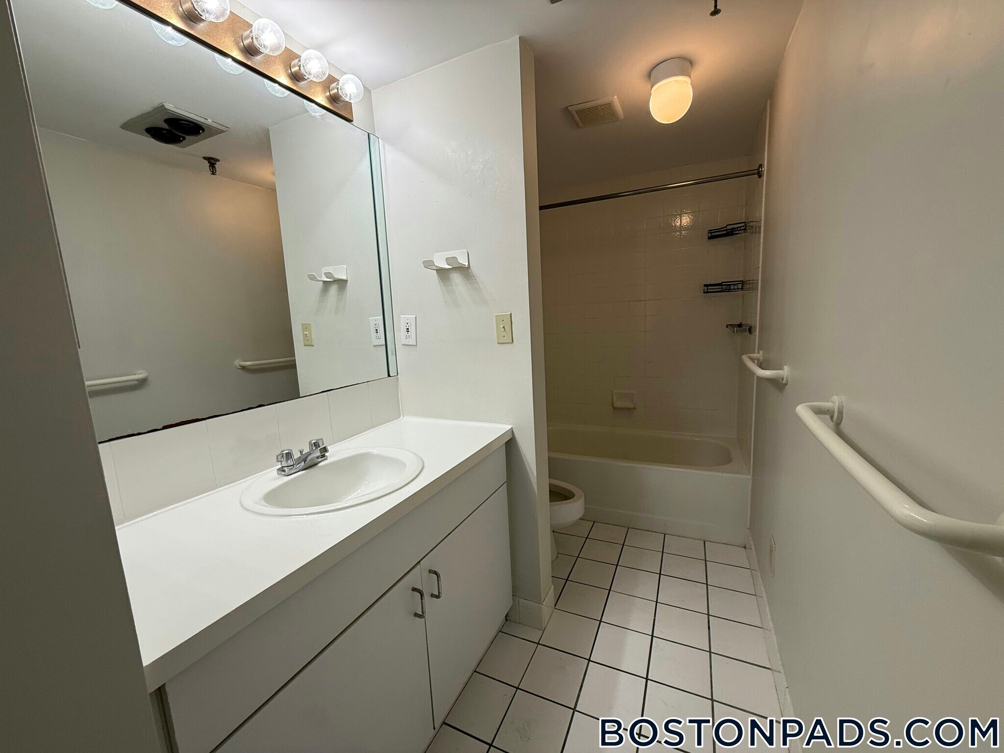 Building Photo - 1933 Commonwealth Ave