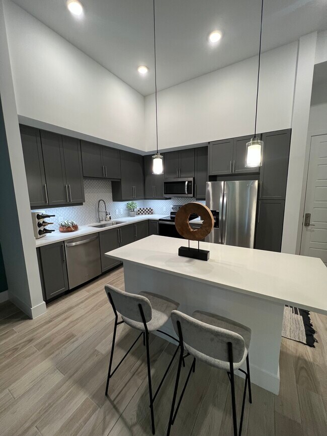 Building Photo - 10014 NW 88th Ter