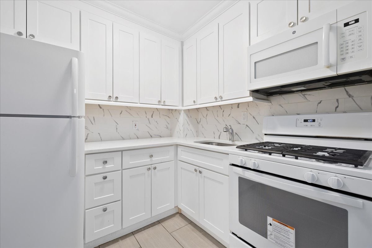 Building Photo - 700 Summer St