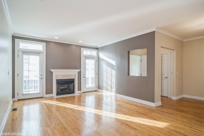 Building Photo - 215 S Evergreen Ave