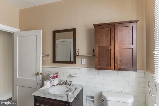 Building Photo - 4812 E Roosevelt Blvd