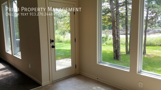 Building Photo - Persimmon Pointe Duplex - Available Septem...