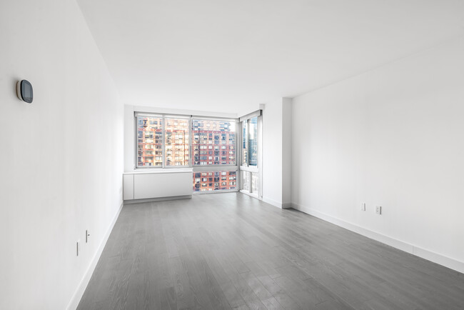 Interior Photo - 101 West End Avenue