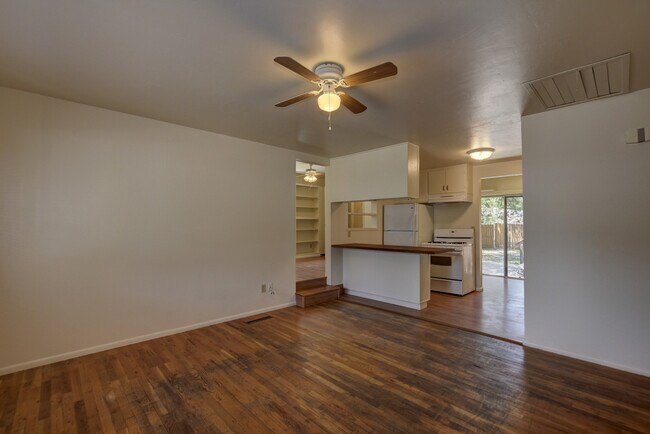 Building Photo - 806 Campbell St