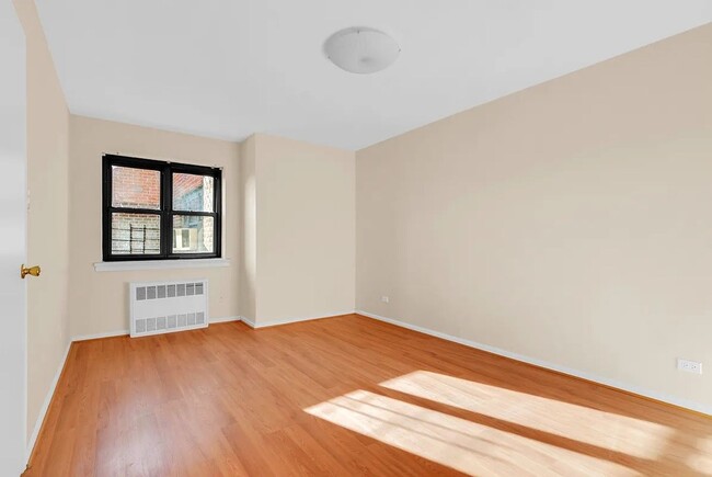 Building Photo - Spacious 1 Bedroom 1 Bathroom  Available