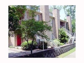 Building Photo - Apple Tree Condominiums N/M Unit 4