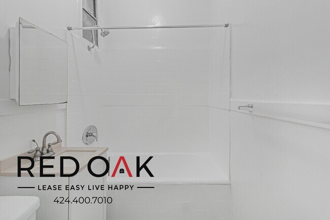 Building Photo - 1017 S Kingsley Dr